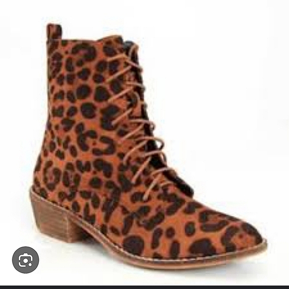 BEAST FASHION Shoes - Beast Fashion Animal Print Ankle Boots Lace Up & Zip Faux Suede Size 8